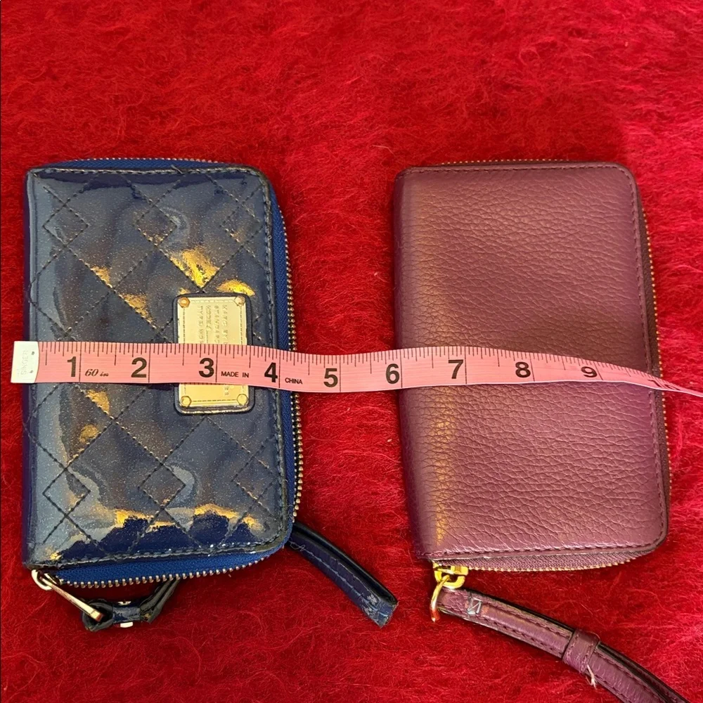 MARC JACOBS SET OF WRISTLETS BUGUNDY PEBBLED & NAVY BLUE PATENT LEATHER